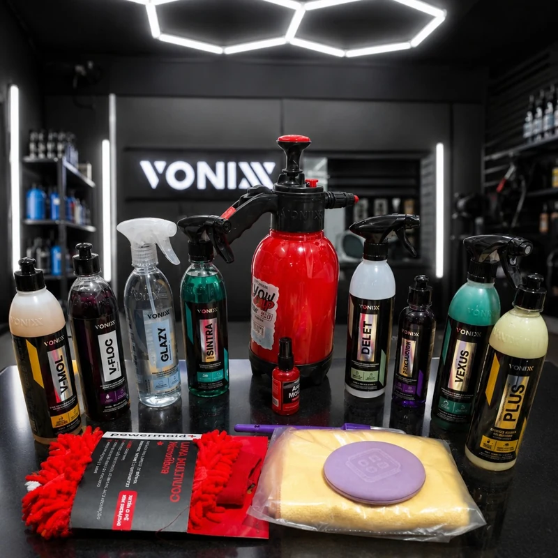 Produtos Vonixx em exposição na bancada da loja, sob iluminação em colmeia: V-Mol, V-Floc, Glazy, Sintra, Delet, Vexus e Plus